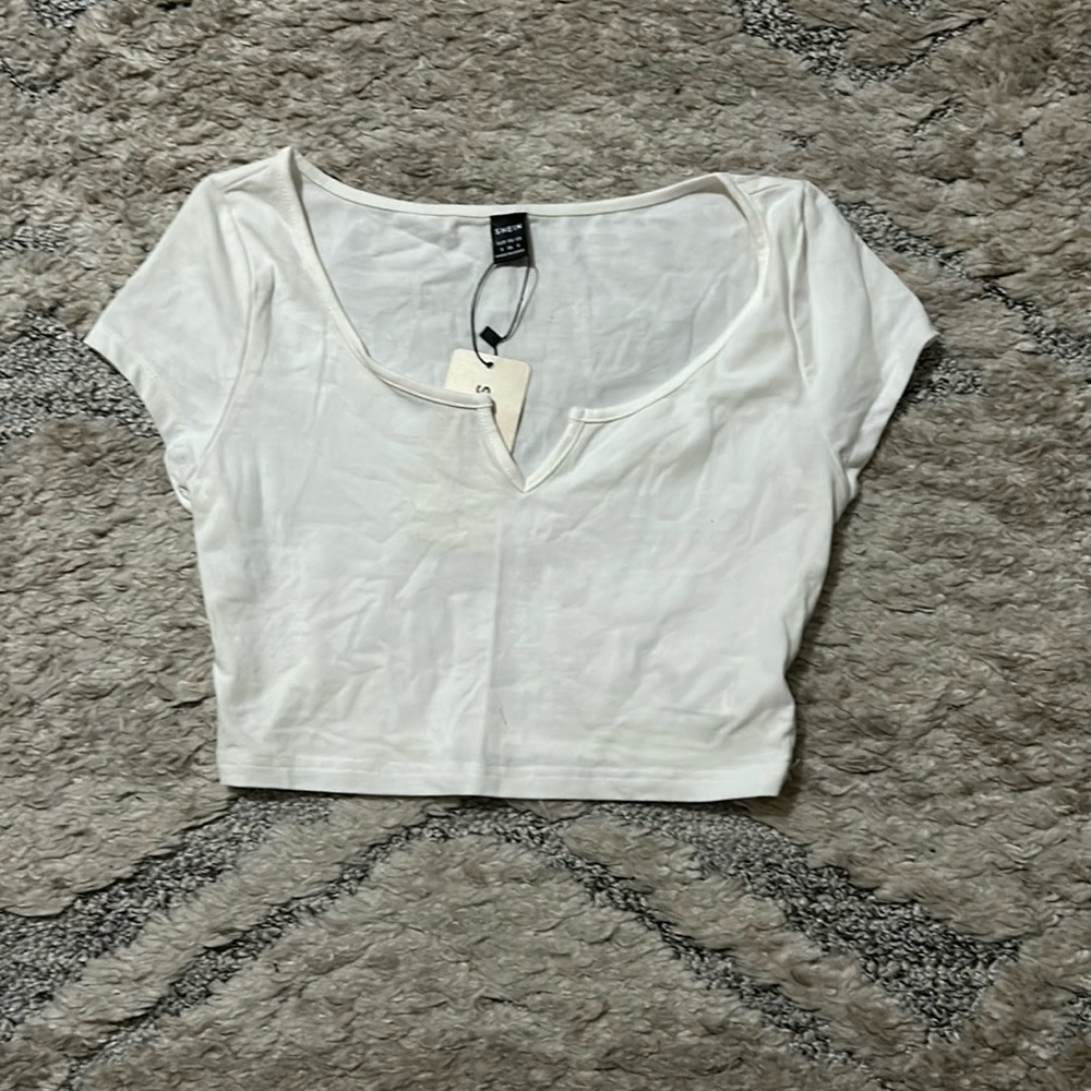 White crop top, very smooth material , size S